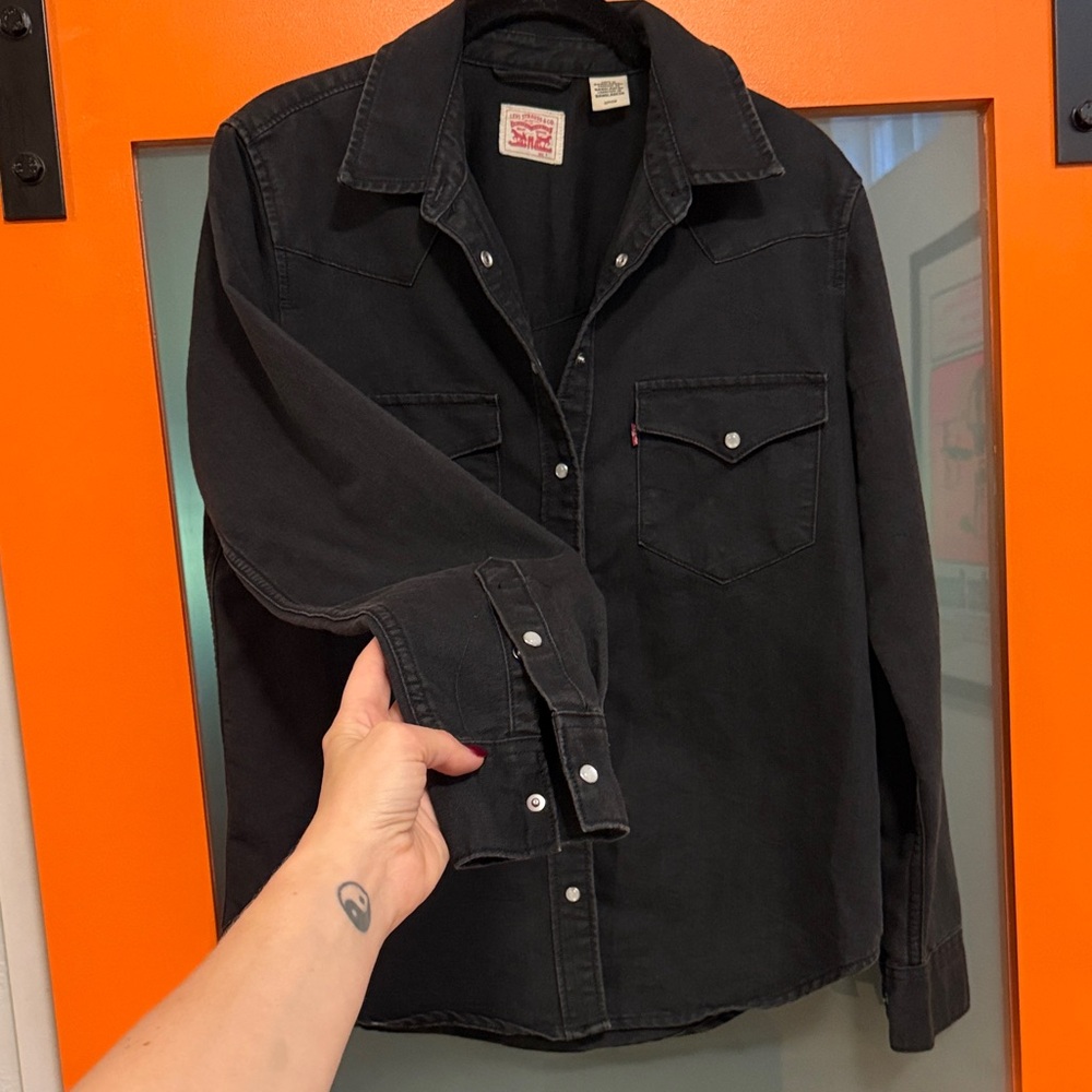 Levi's Classic Black pearl snap Button-Up Shirt